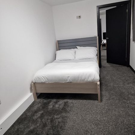 Ckb Flat- Comfort, Cosy, And Secure! Codsall エクステリア 写真