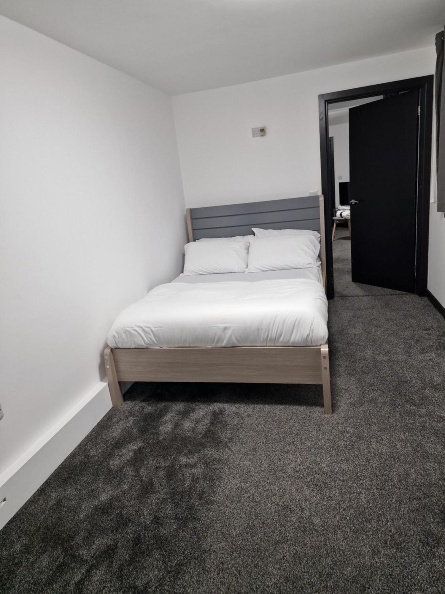 Ckb Flat- Comfort, Cosy, And Secure! Codsall エクステリア 写真