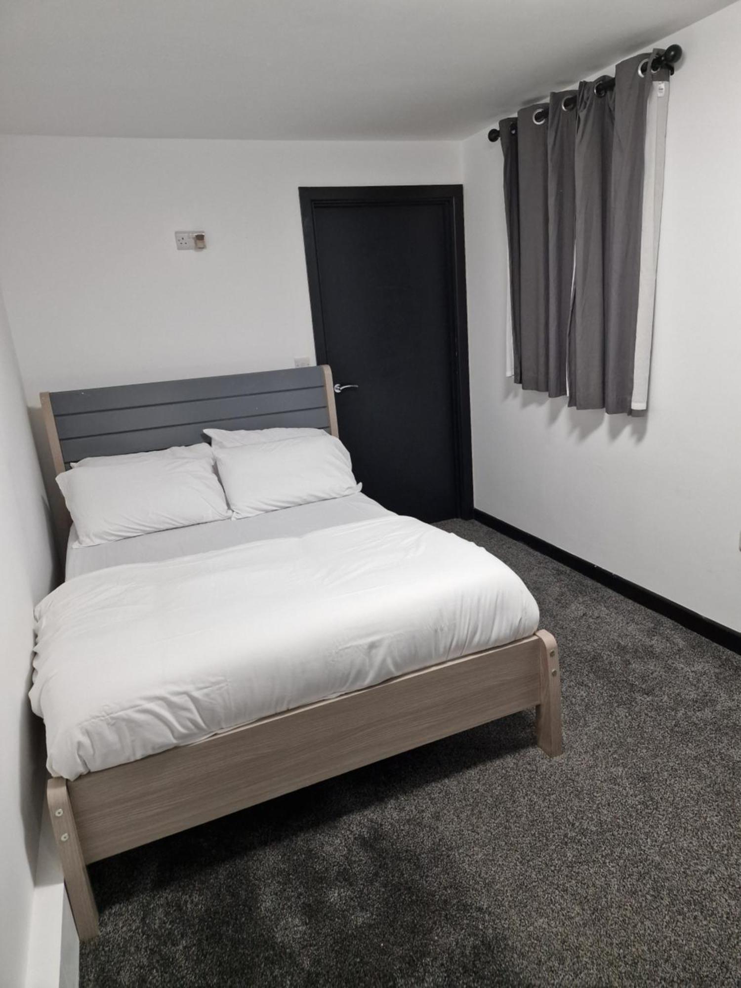Ckb Flat- Comfort, Cosy, And Secure! Codsall エクステリア 写真
