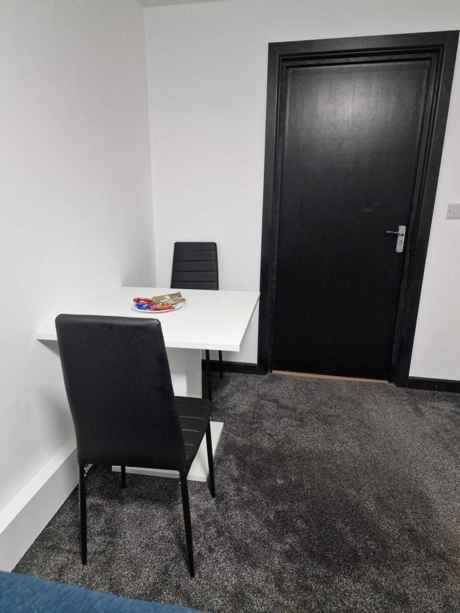 Ckb Flat- Comfort, Cosy, And Secure! Codsall エクステリア 写真