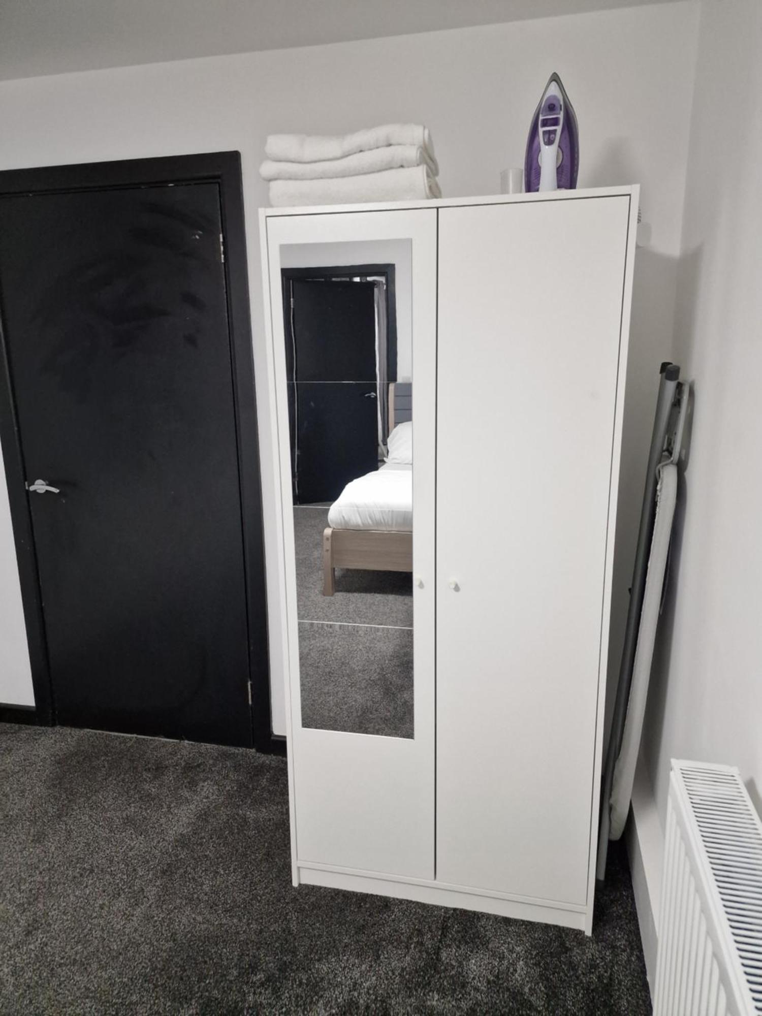 Ckb Flat- Comfort, Cosy, And Secure! Codsall エクステリア 写真